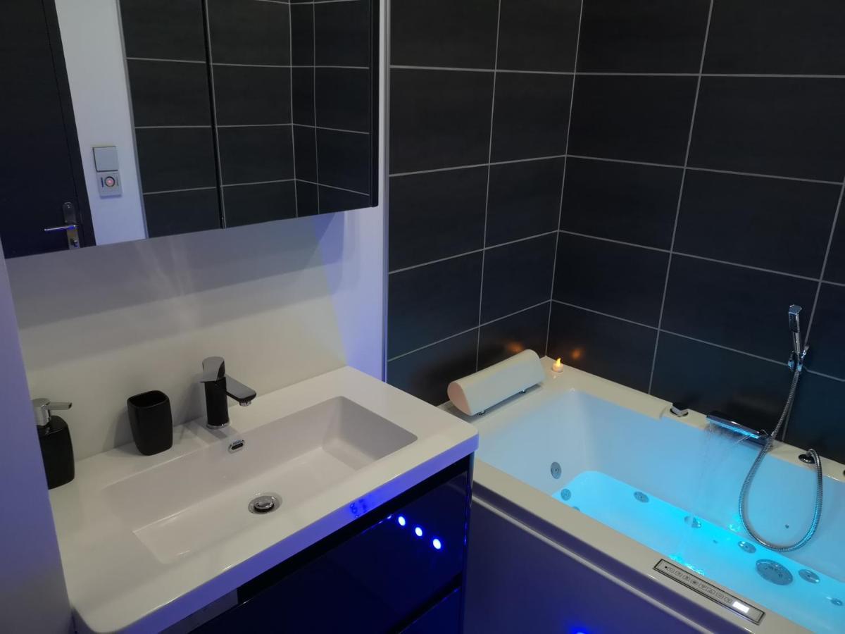 Appartement Moderne Avec Balneotherapie 메르레뱅 외부 사진